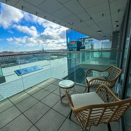 Elegant 2 Bedroom In Grand Canal Apartment
