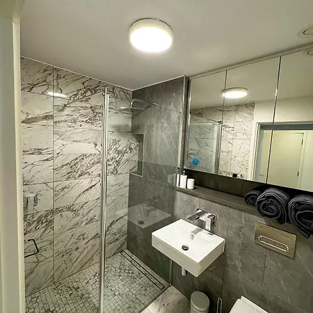 Elegant 2 Bedroom In Grand Canal アパート ダブリン